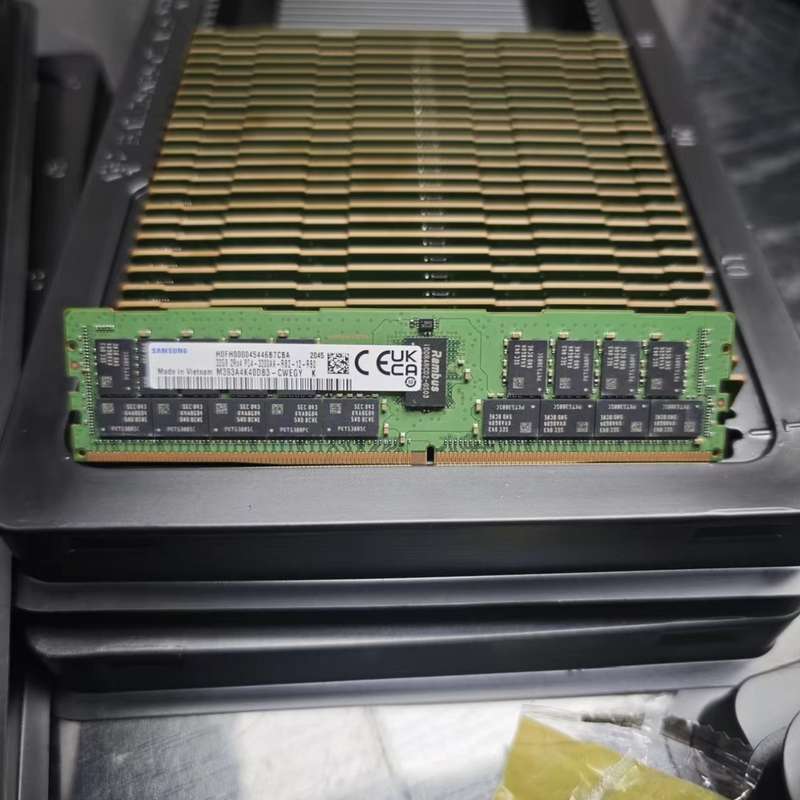 三星服务器内存条，32GB容量，2RX4规格，DDR4 32--议价商品