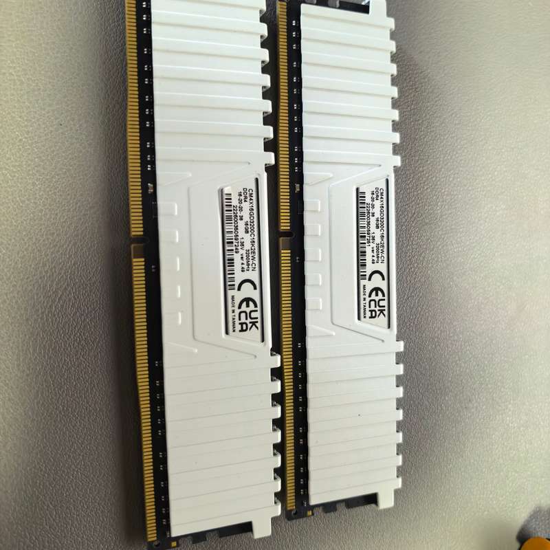 海盗船VENGEANCE LPX DDR4 16G 3200--议价商品