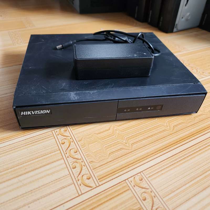 海康威视 DS-7804N-F1/4P 4路POE 网络硬盘--议价商品