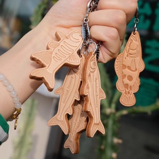 钓鱼人路亚鱼种钥匙扣挂件真皮钥匙链创意挂件汽车背包挂饰纯手工