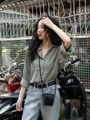 Mingding green striped shirt female design sense niche long sleeve coat coat 2021 early Autumn New temperament shirt