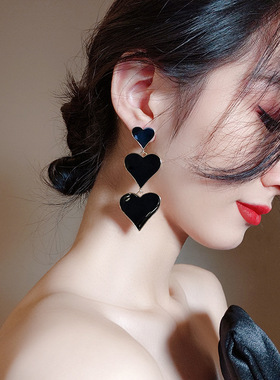 黑色滴釉爱心流苏耳环女复古港风气质摩登耳坠长款夸张耳钉银针