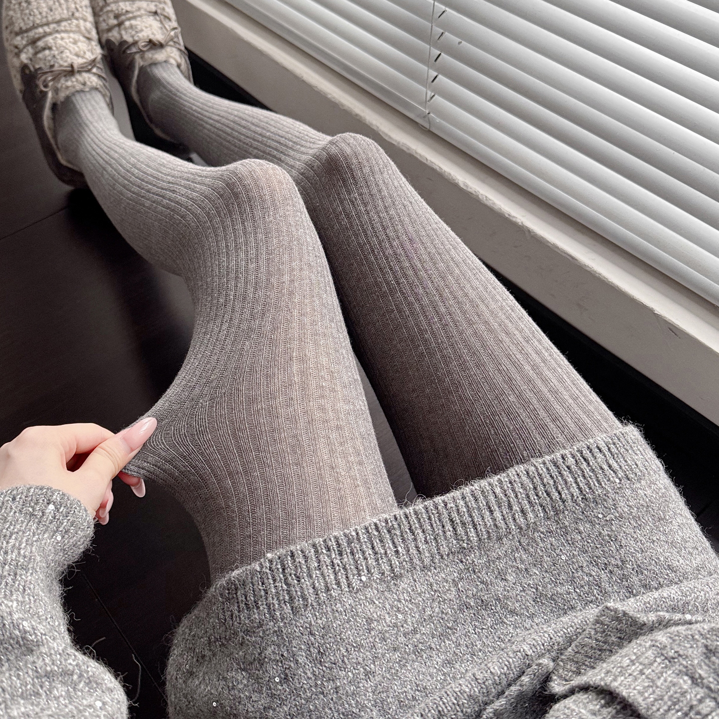 燕麦色打底袜秋冬款烟灰色连裤袜