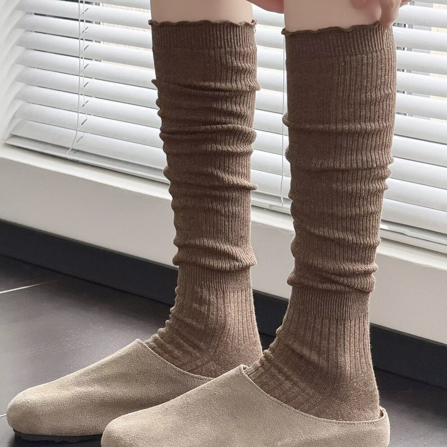 春秋款咖啡色小腿袜韩版甜美jk奶白色中筒袜女显瘦浅灰色堆堆袜子