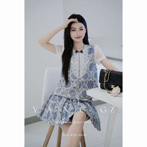 相花纹马甲上衣+半裙套装女