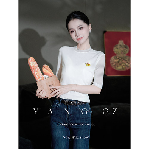 白色时尚百搭圆领短袖上衣女