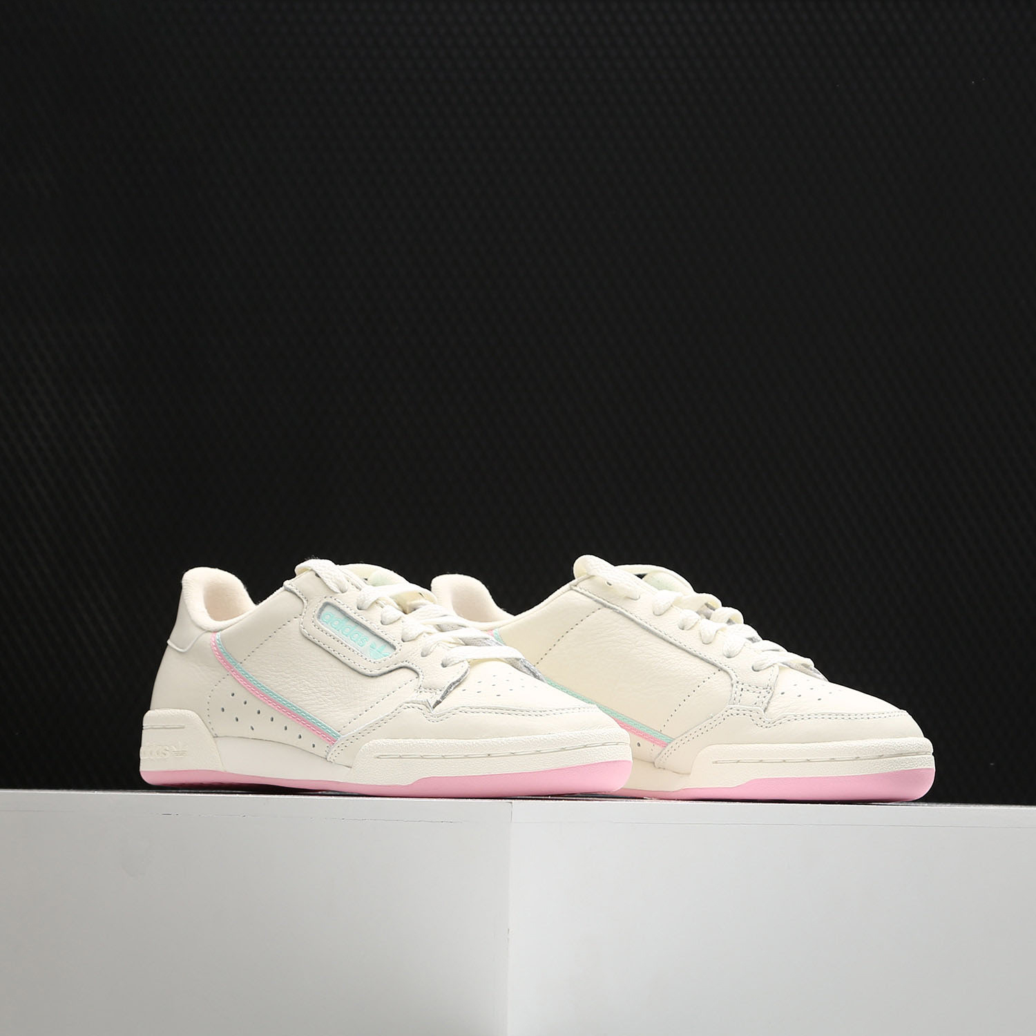 阿迪达斯男女低帮休闲运动板鞋