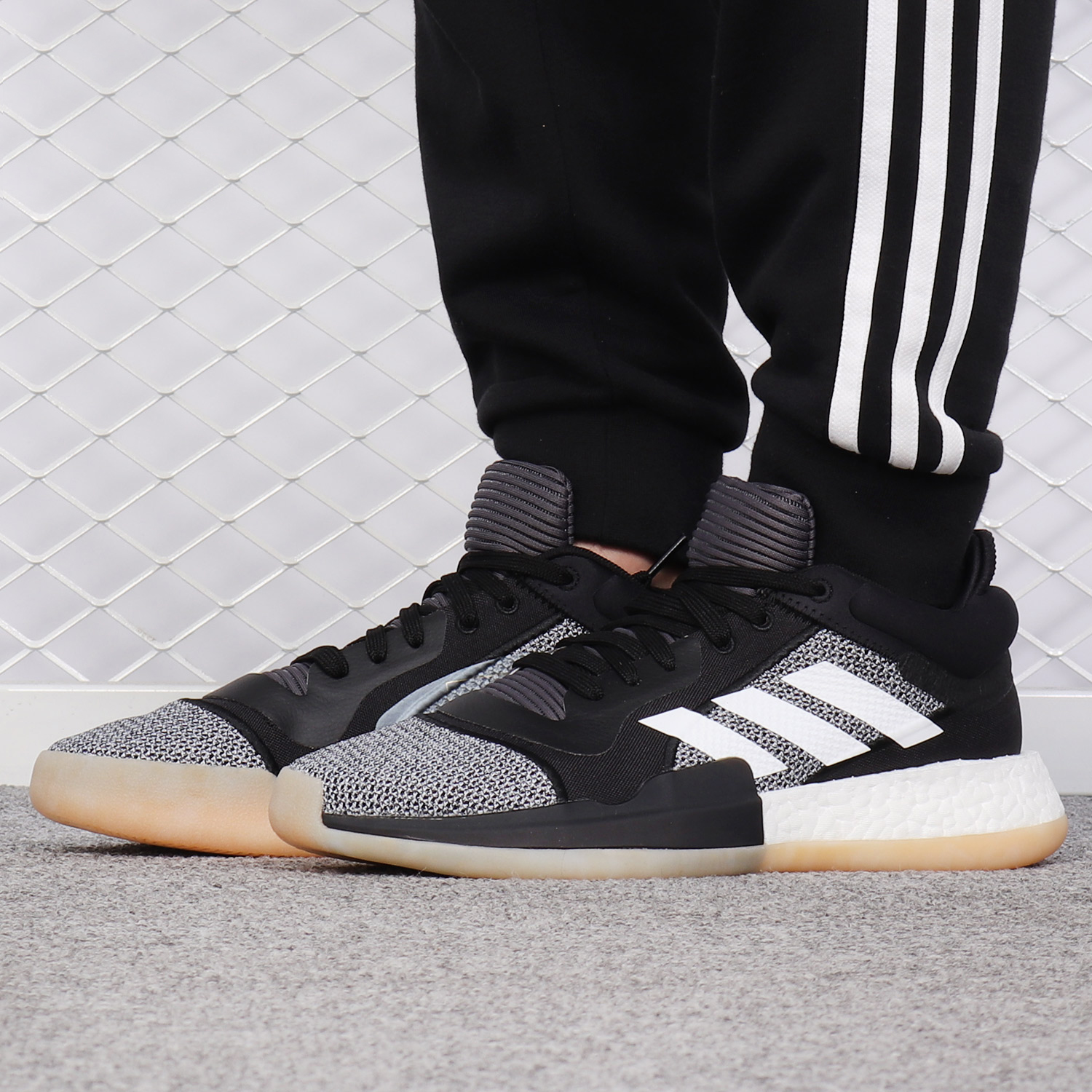 Adidas阿迪达斯休闲bb9300篮球鞋