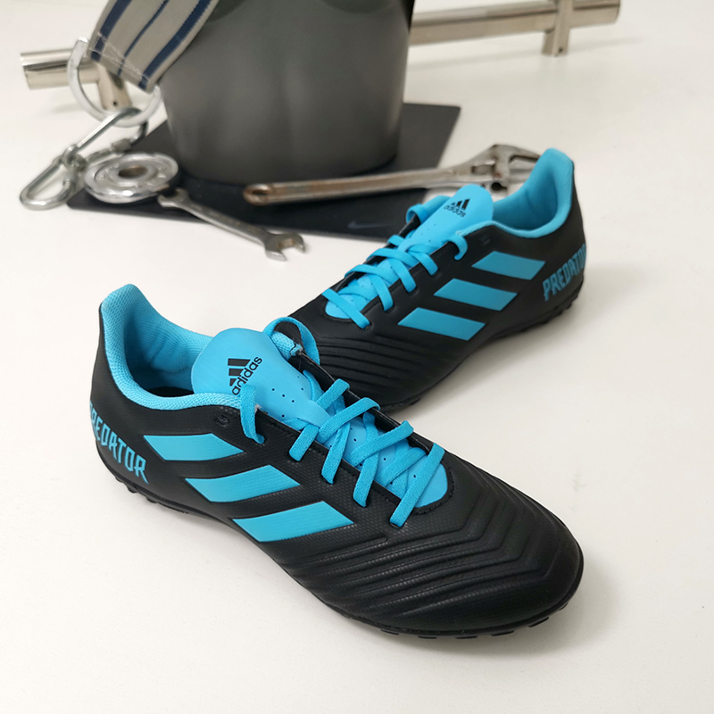 阿迪达斯猎鹰男子足球鞋