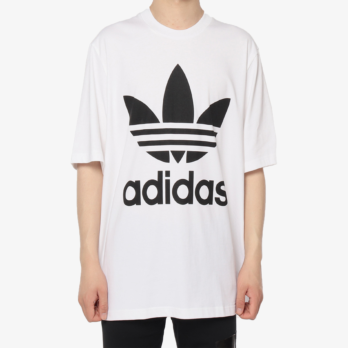 阿迪达斯男圆领T恤休闲短袖