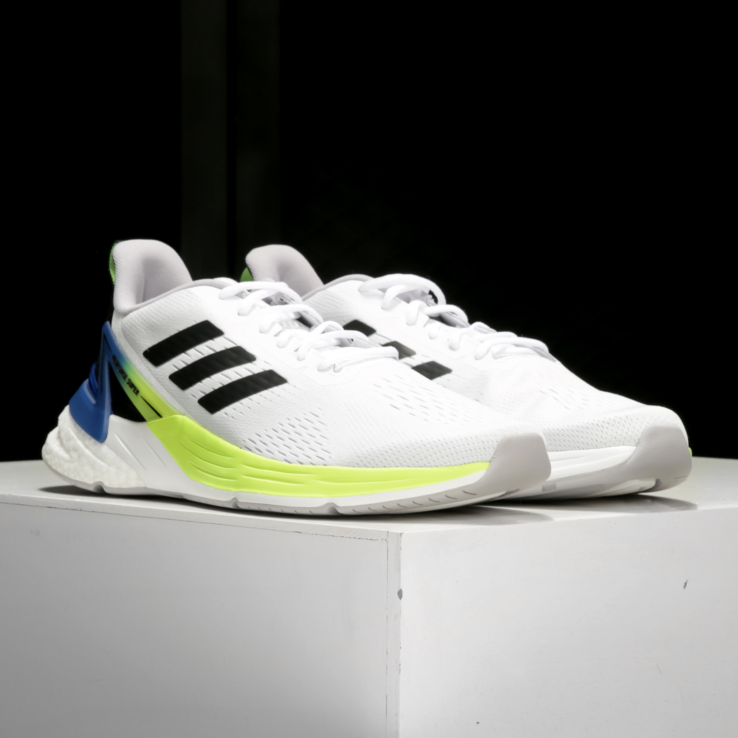 阿迪达斯男女运动减震休闲跑步鞋