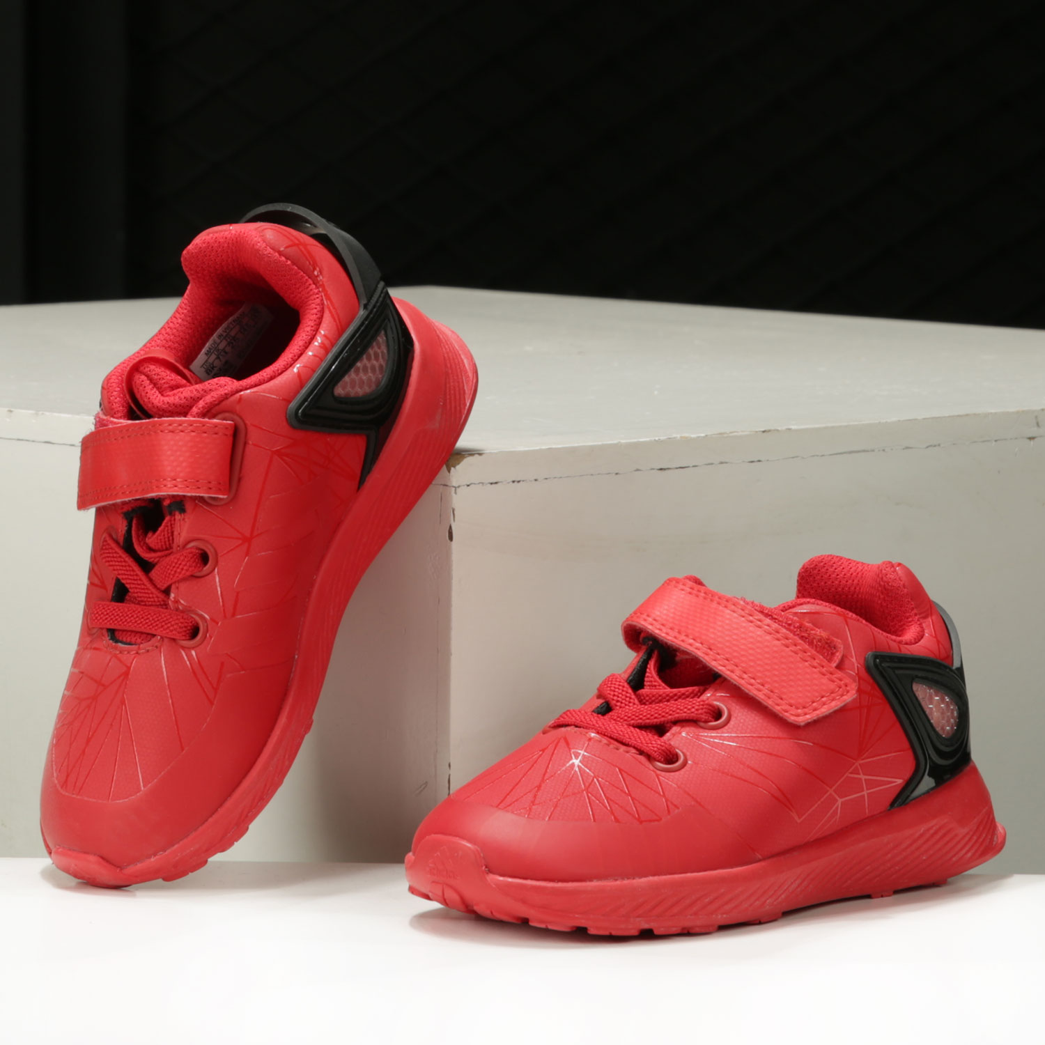 阿迪达斯蜘蛛侠童运动休闲跑步鞋