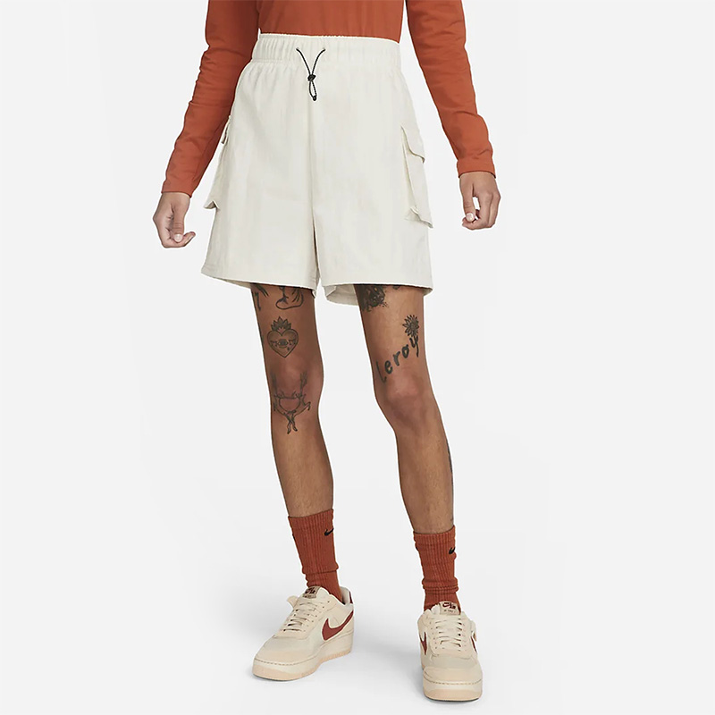 耐克女子机能风休闲个性高腰短裤