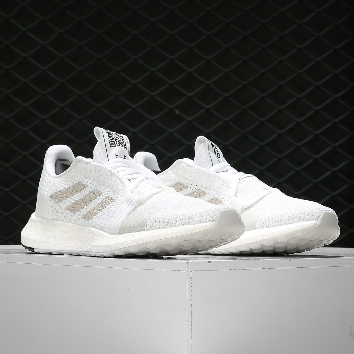 Adidas/阿迪达斯正品SenseBOOST GO w 女子休闲运动跑步鞋G26945