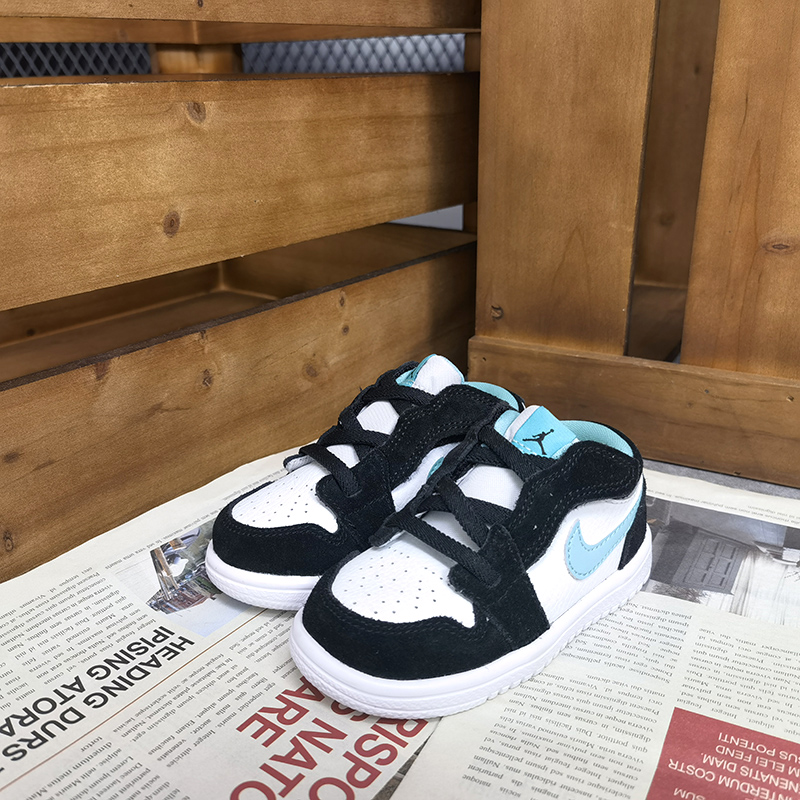 耐克运动风低帮休闲童鞋