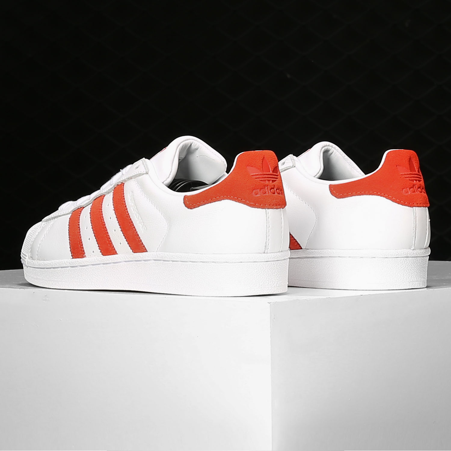 阿迪达斯男女经典板鞋