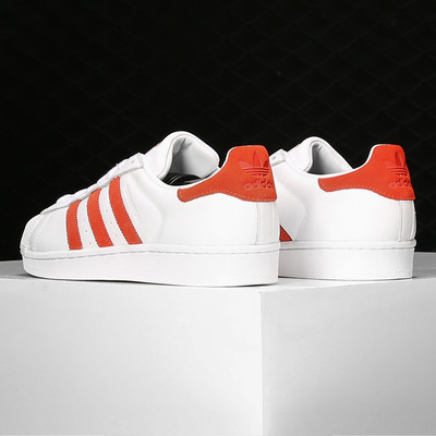 阿迪达斯男女经典板鞋