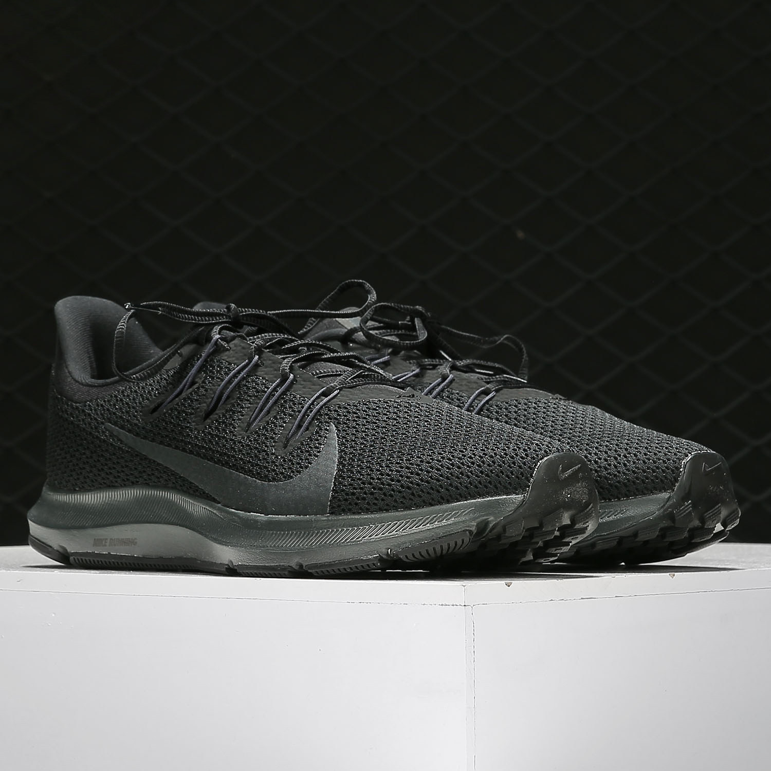 耐克网面男子休闲运动缓震跑步鞋