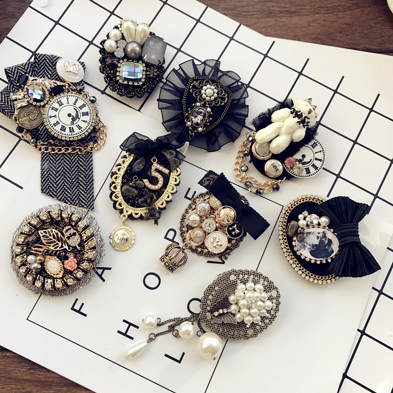 小香风胸针女复古配饰品珍珠徽章奢华外套别针扣开衫大气胸花韩国