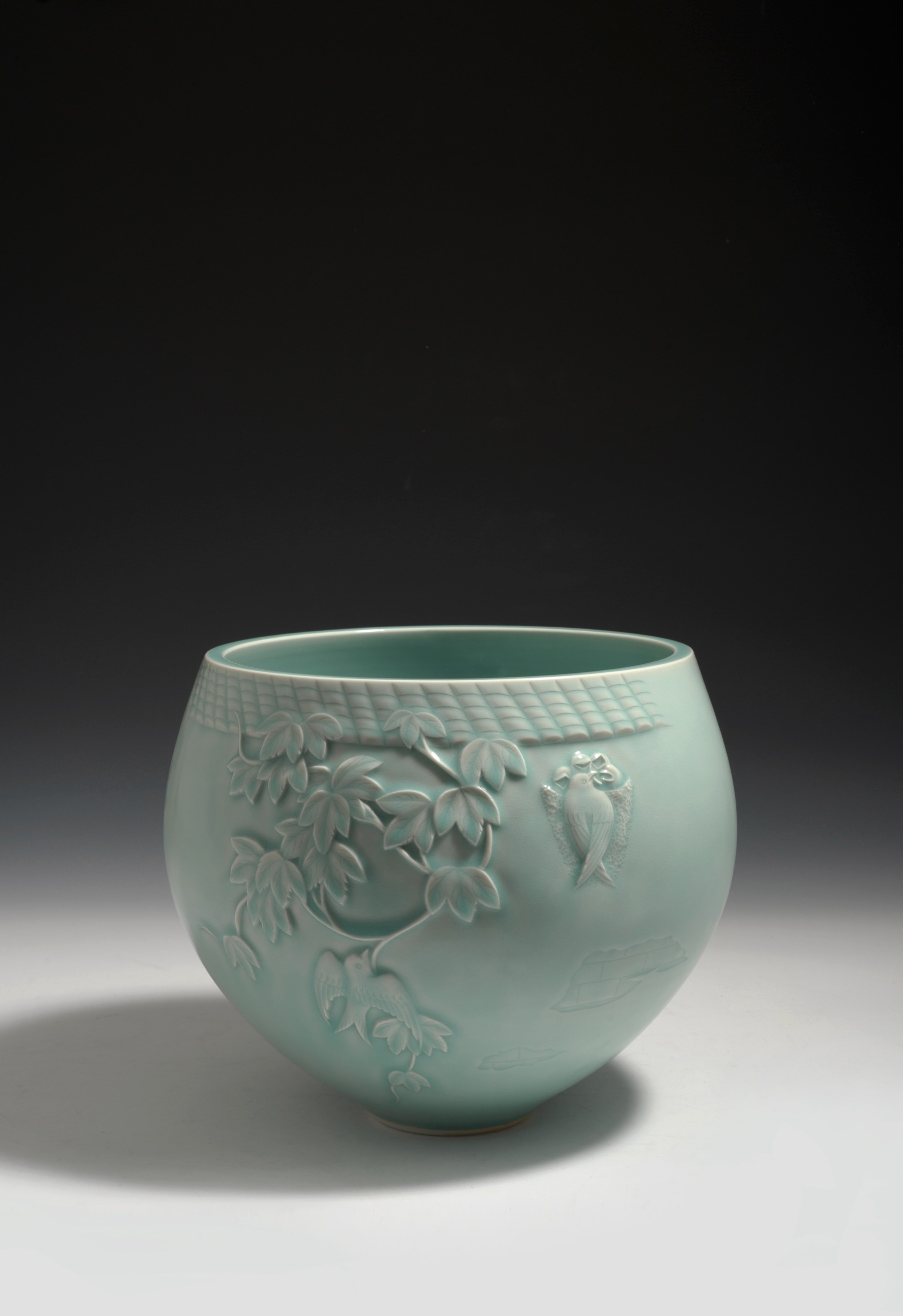 龙泉省大师雷慧仙青瓷手工作品《花瓶