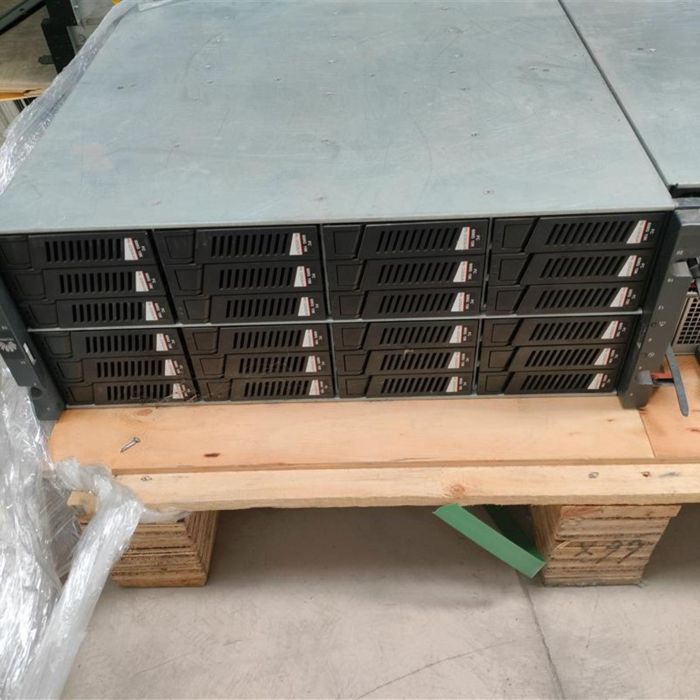 S5600T S5800T S5500T 600G 15K FC 0235G6JW 存储硬盘