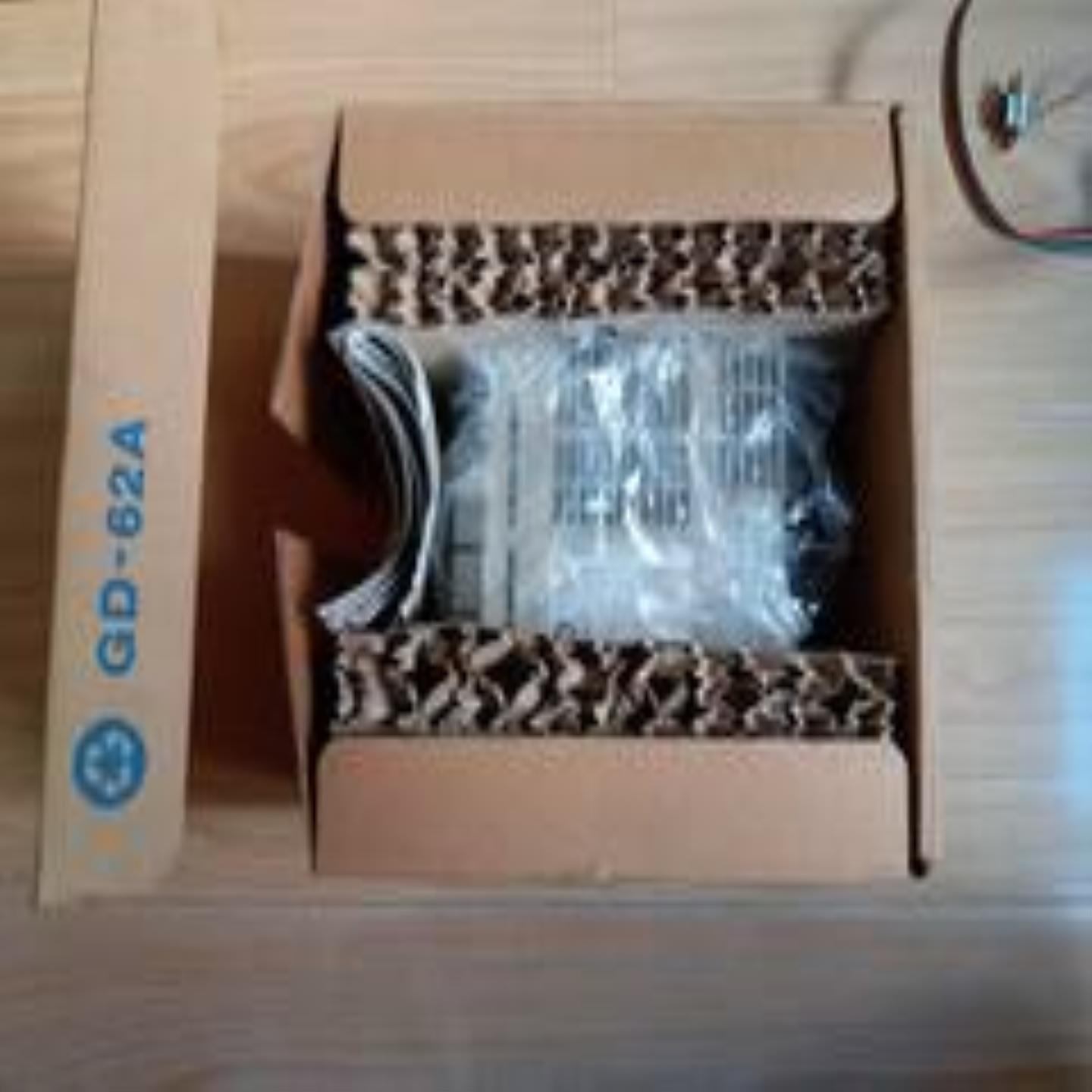 伺服驱动器R7D-AP04H R7M-A40030-BS1-D 伺服电机现货