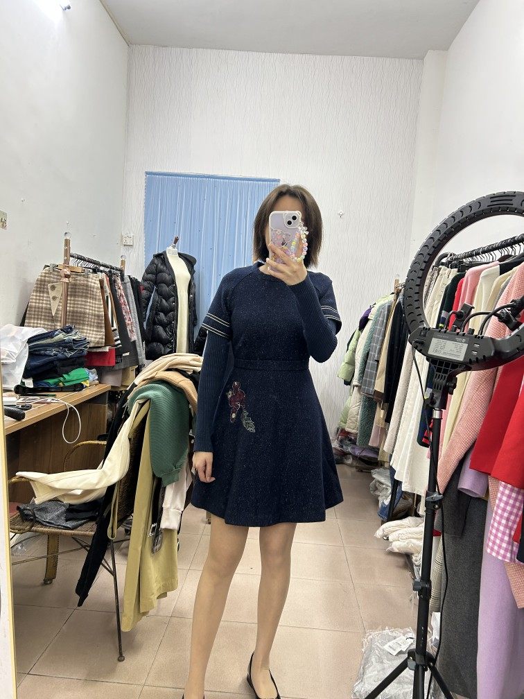吊牌价799元 MOFAN摩凡 含63%的羊毛 通勤收腰毛呢连衣裙