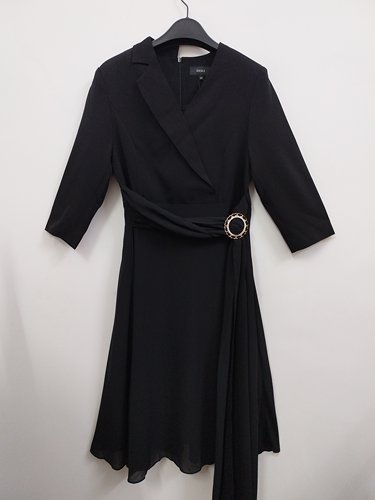 IDOLE奕多 高级感通勤气质不规则领纯色收腰显瘦连衣裙 M码