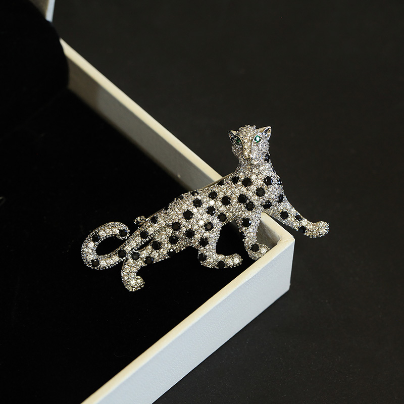 豹子胸针镶钻轻奢西装外套胸花