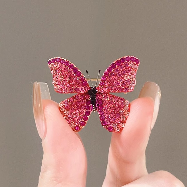 甜美铜镀金女蝴蝶闪亮胸针