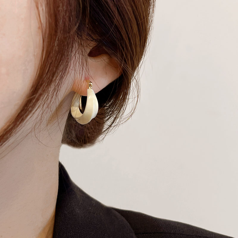 时尚女白色百搭高级感耳圈耳环