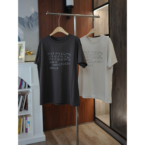 全棉宽松直筒数字印花短袖T恤