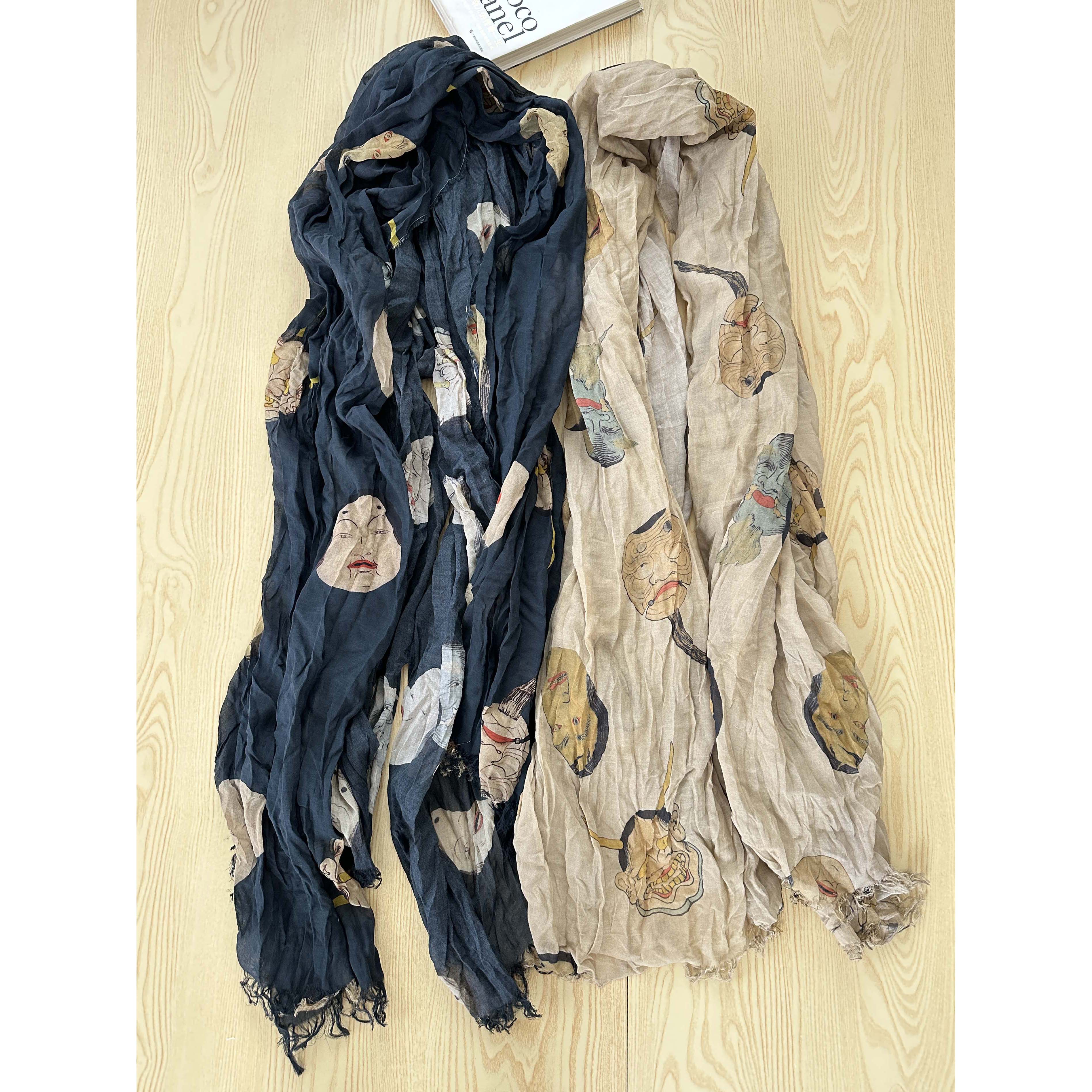 UW抽象脸谱印花须边披肩围巾