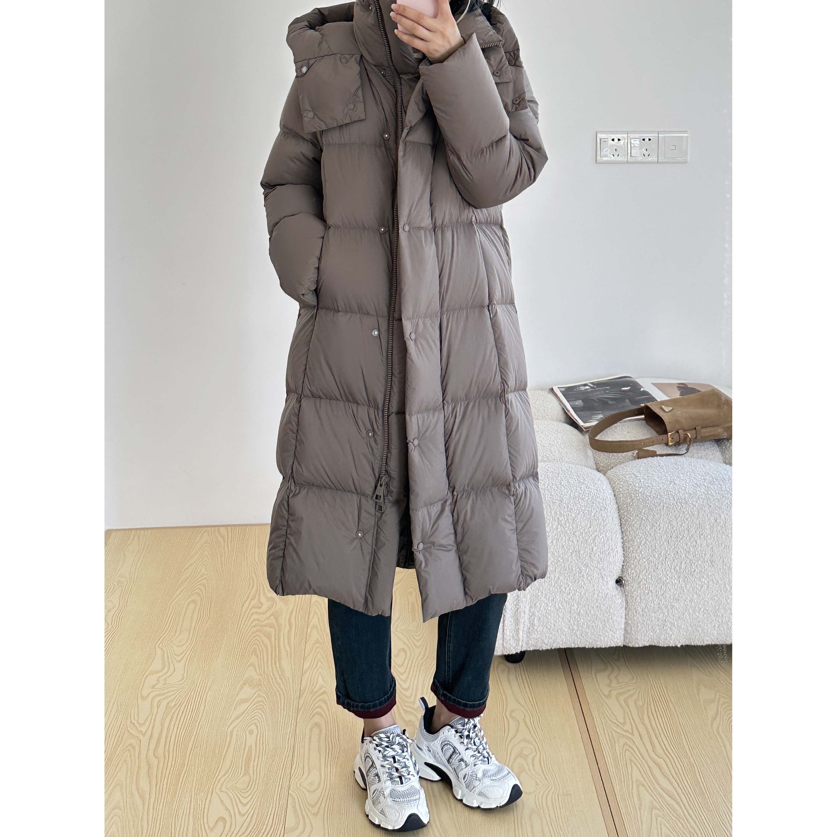 霍尔多巴吉白鹅绒立领连帽羽绒服