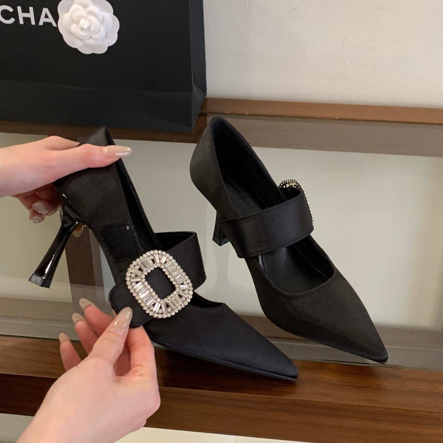 法式风水钻一字带凉鞋女尖头细跟高跟鞋名媛性感外穿黑色