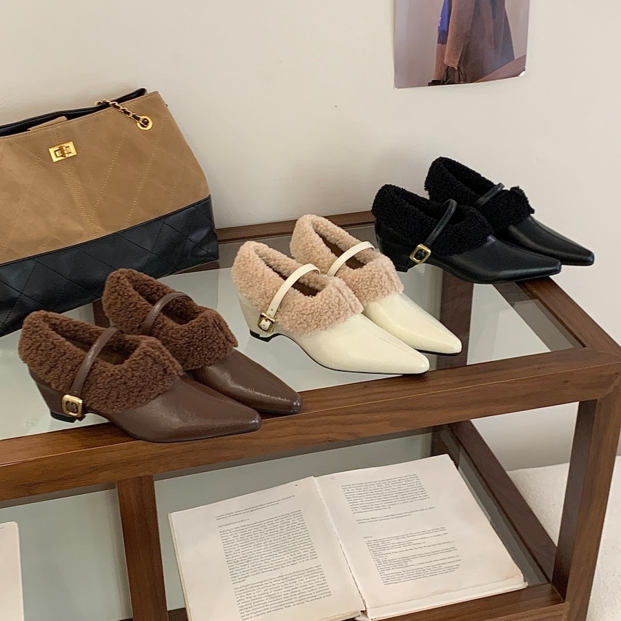尖头绒面毛毛鞋女2025年新款冬百搭舒适加绒保暖鞋