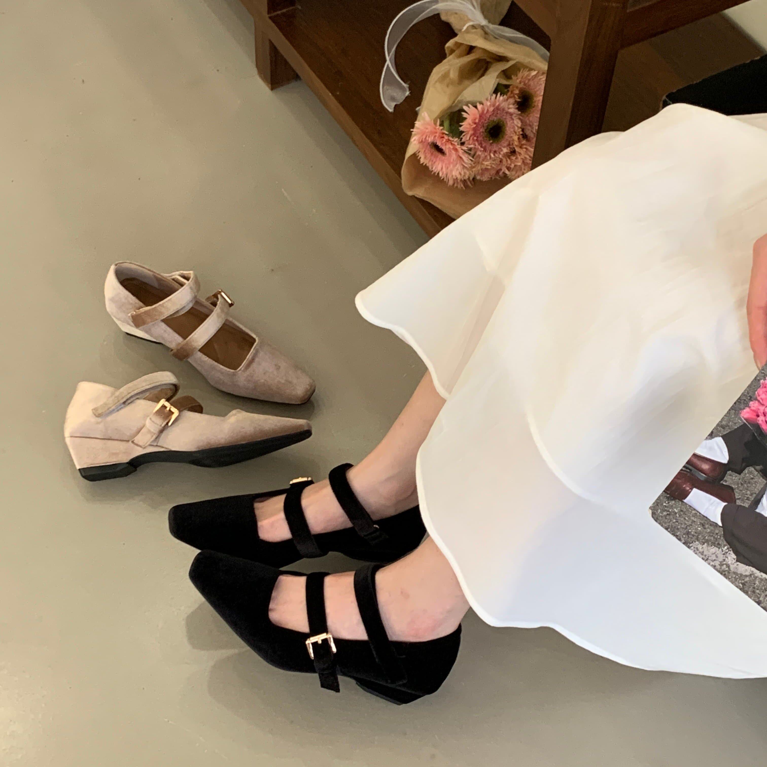 2026春季新款绒面一字带尖头显瘦平底单鞋浅口低跟女鞋子