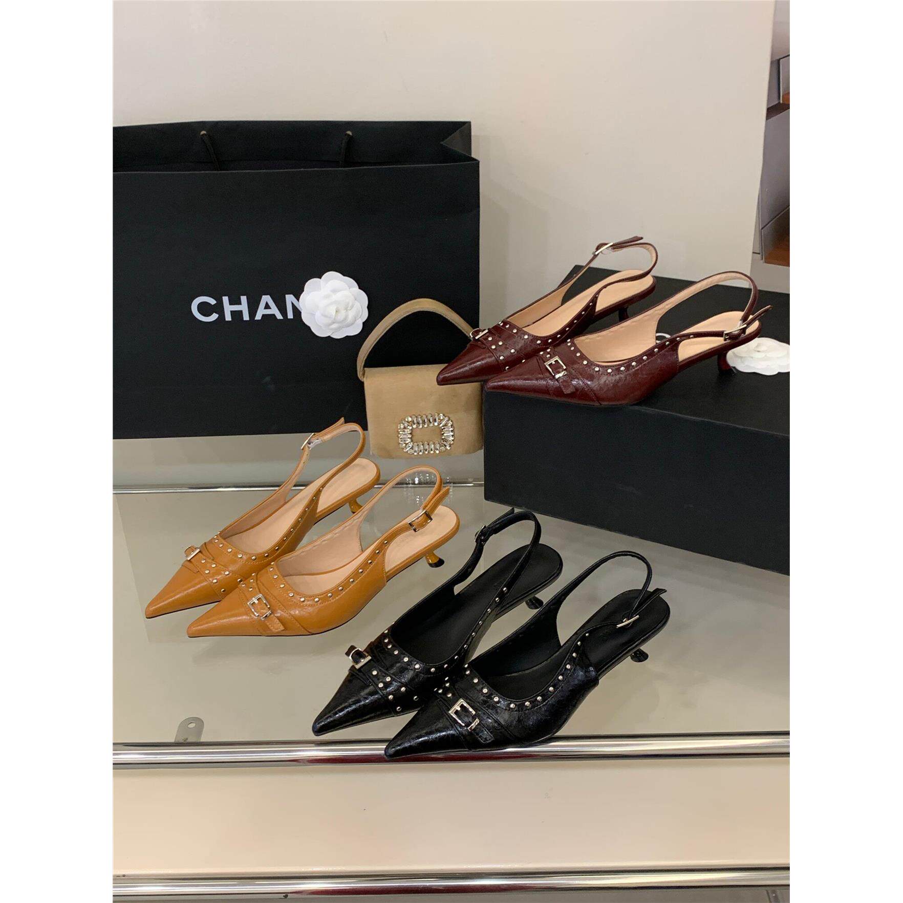 法式铆钉尖头包头凉鞋女猫跟皮带扣轻熟风气质单鞋