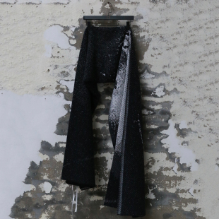 construction 初剪幼羊毛毛毯 under label