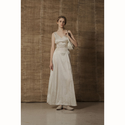 Mutedance 深V领真丝短袖连衣裙