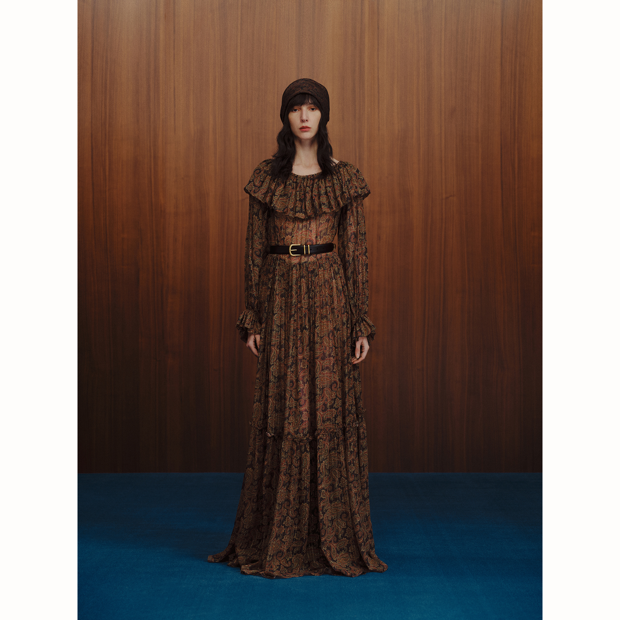 INTO THE EAST 深棕佩斯利花纹荷叶领真丝连衣裙