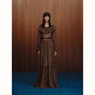 INTO THE EAST 深棕佩斯利花纹荷叶领真丝连衣裙