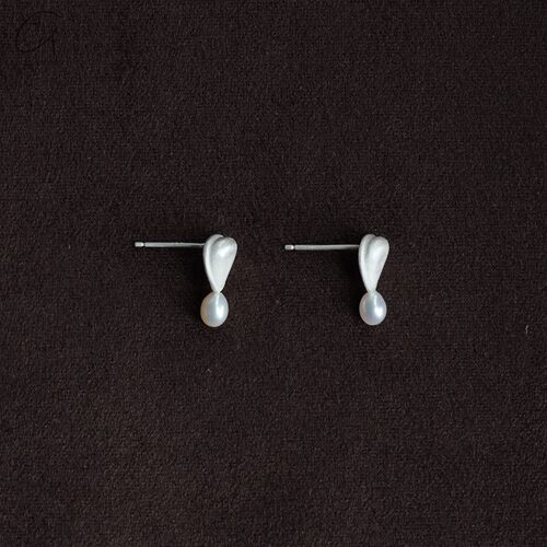 OLIO E ACETO  纯银珍珠水滴耳钉