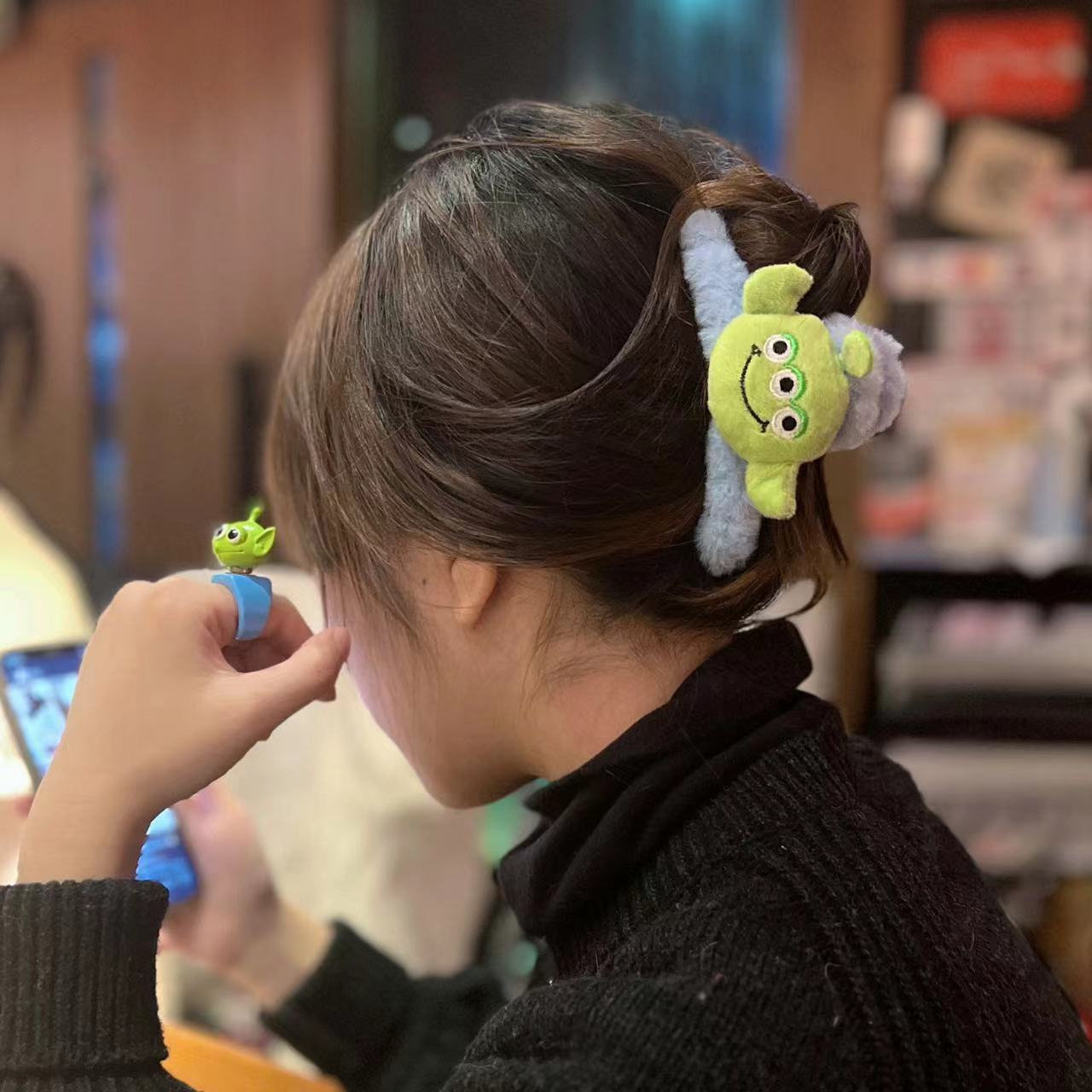 三眼仔毛绒抓夹发夹发饰鲨鱼夹