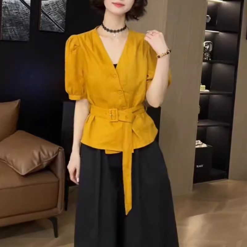 洋气纯色V领短袖衬衫女2025夏季新款小众设计感腰带收腰显瘦上衣