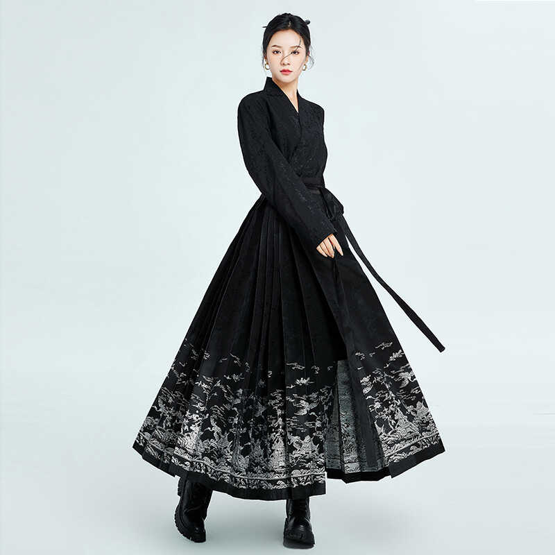 马面裙墨画聚酯纤维织银24年春季