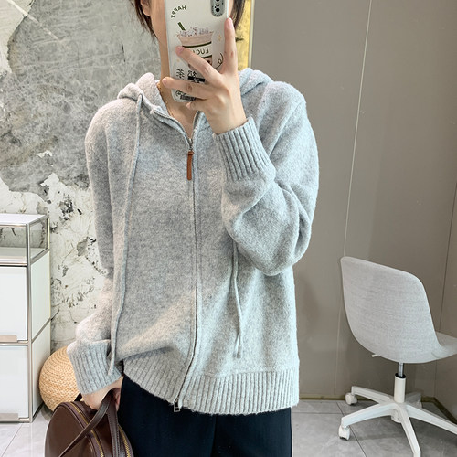 软糯羊毛拉链连帽开衫毛衣