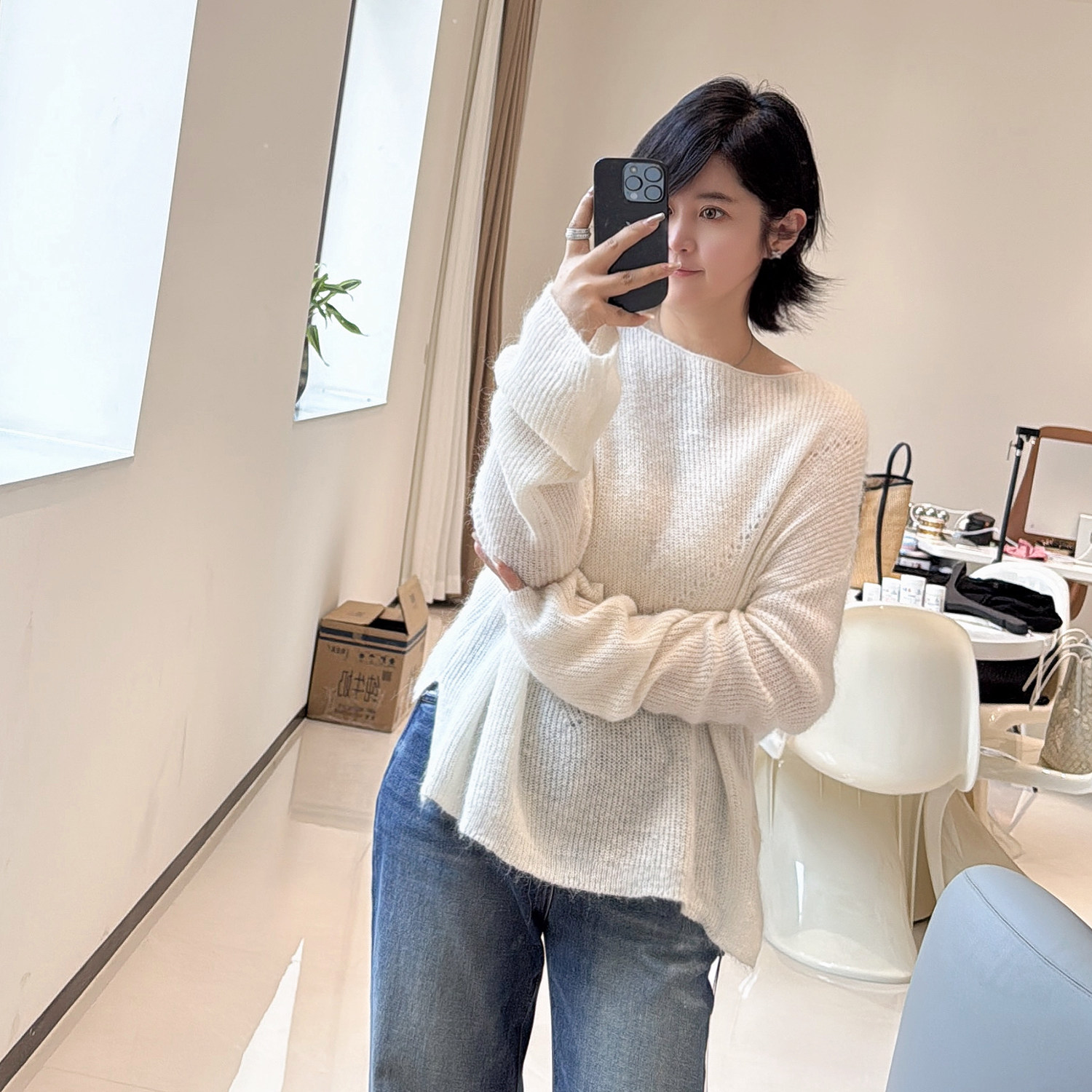 晨锐女装白色羊驼毛一字领落肩长袖云雾感蓬松轻薄微透针织羊毛衫