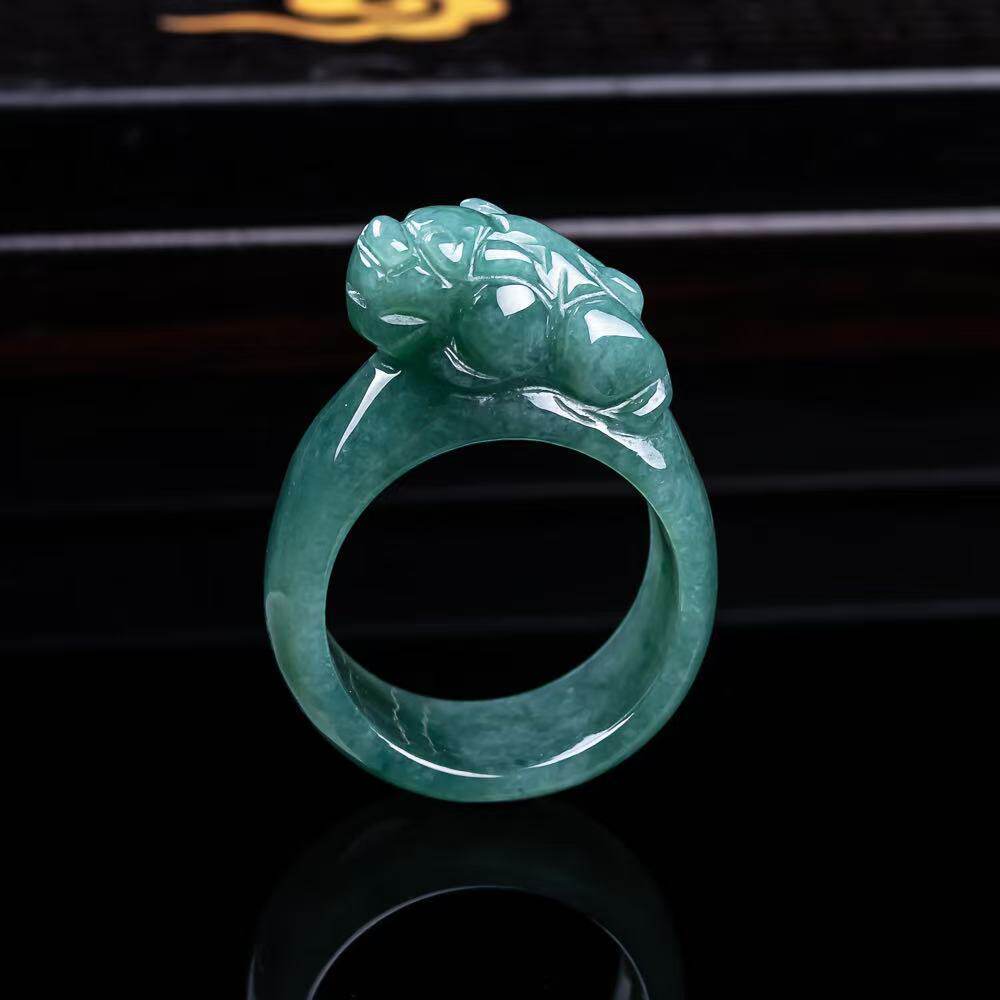 天然翡翠A货冰种蓝水雕刻貔貅戒指精美玉石首饰挂件玉佩玉器