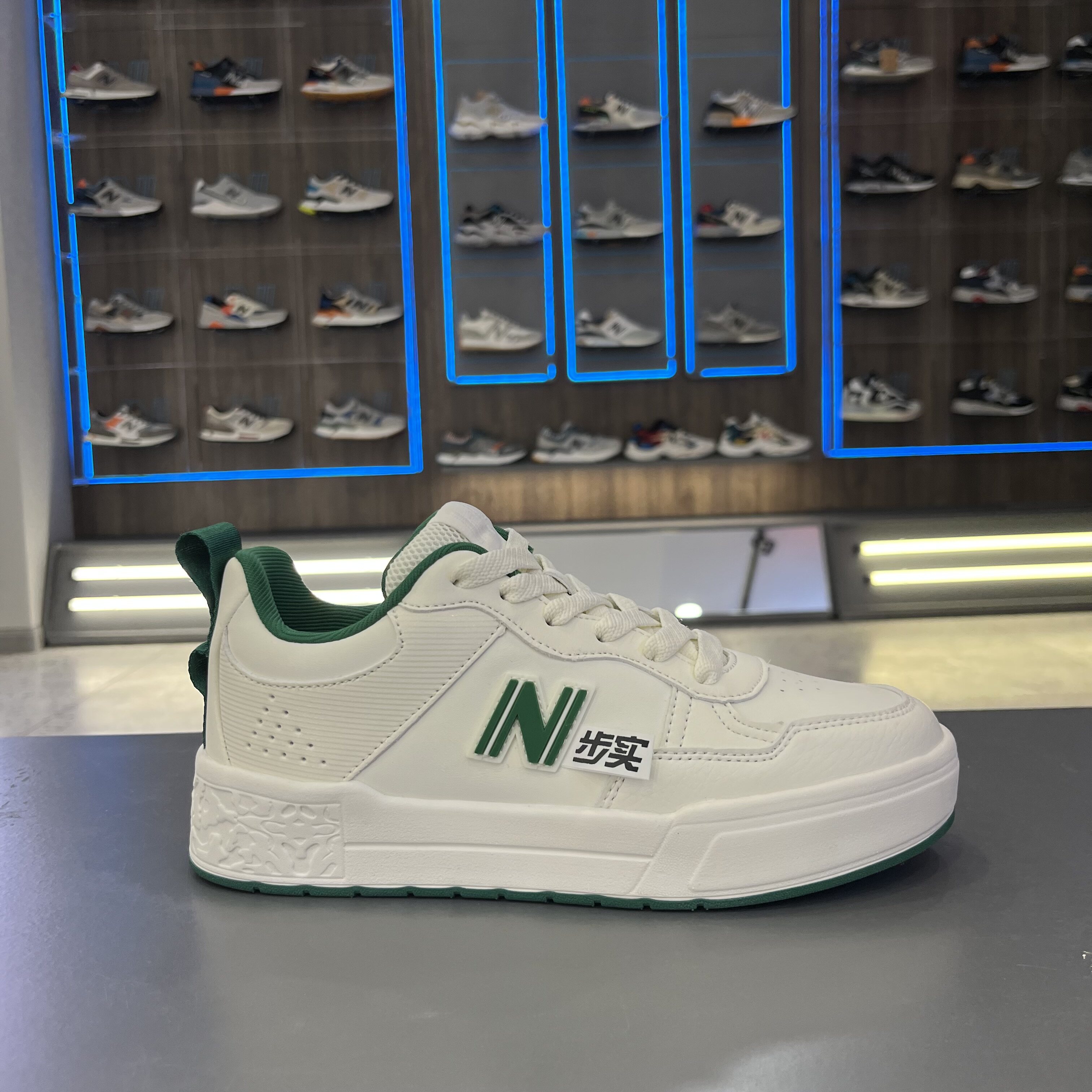 总统慢跑鞋板鞋女鞋2024春季新款休闲滑板鞋小白鞋时尚休闲运动鞋